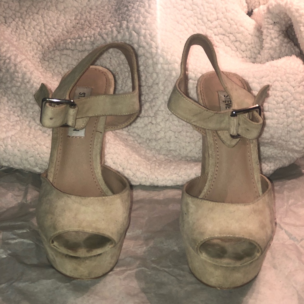 Suede Steve Madden pumps